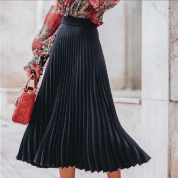 black pleated skirt zara